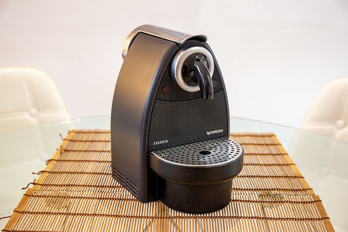 Cafeteria Nespresso Essenza Manual C90 Suíça Impecável
