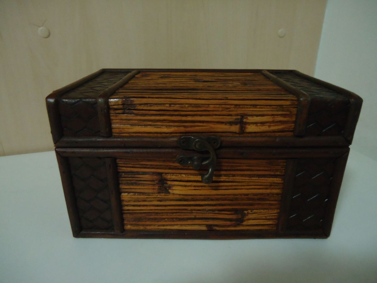 Caixa artesanal rústica provençal em madeira recuperada