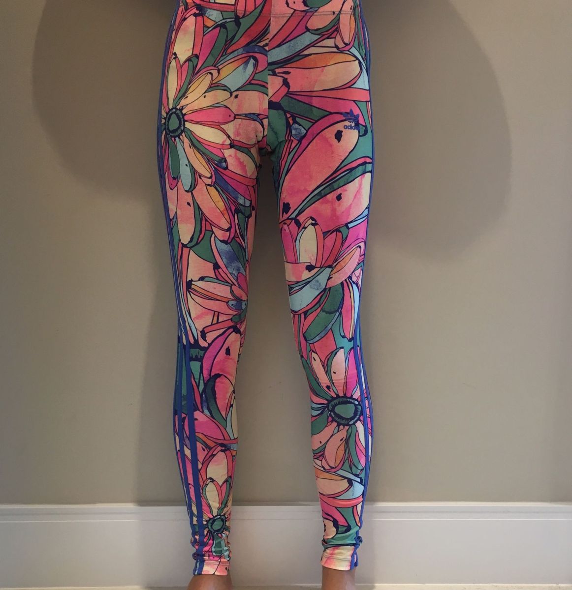 calça adidas estampada