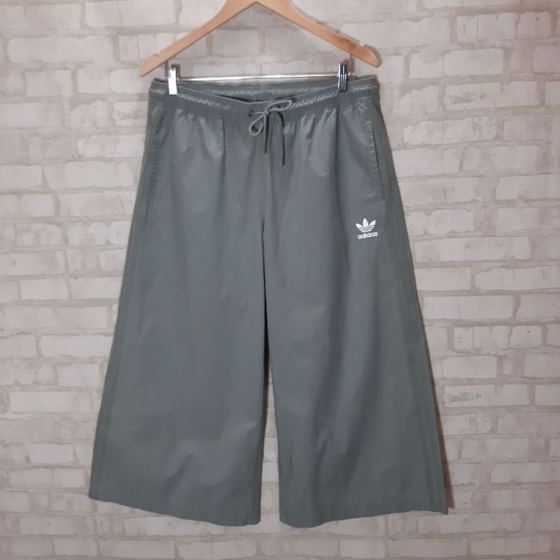 Calça store adidas pantacourt