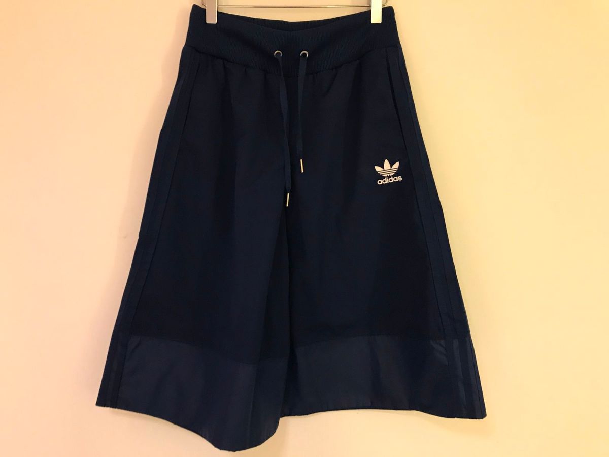calça pantacourt adidas