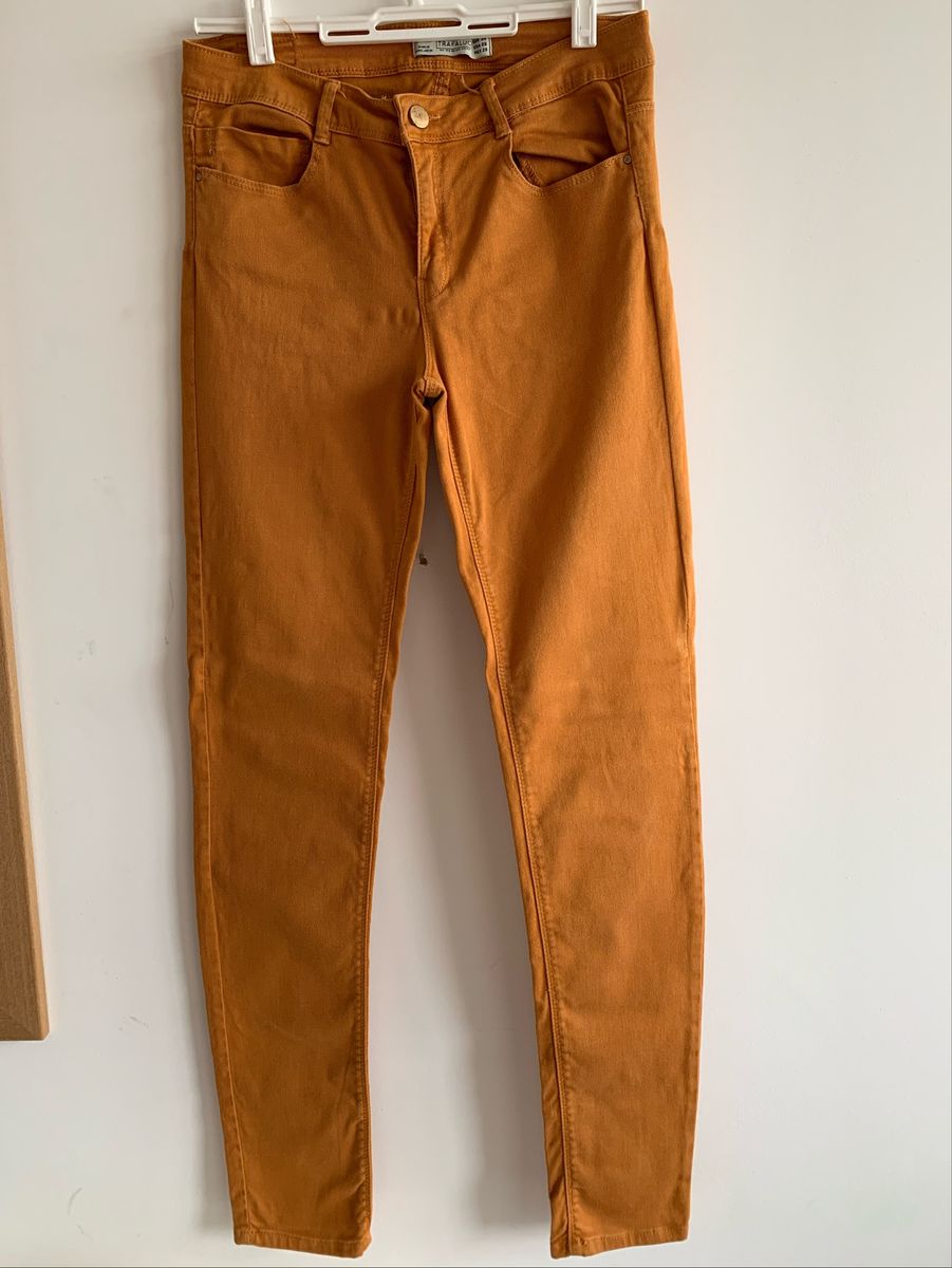calça jeans amarelo queimado