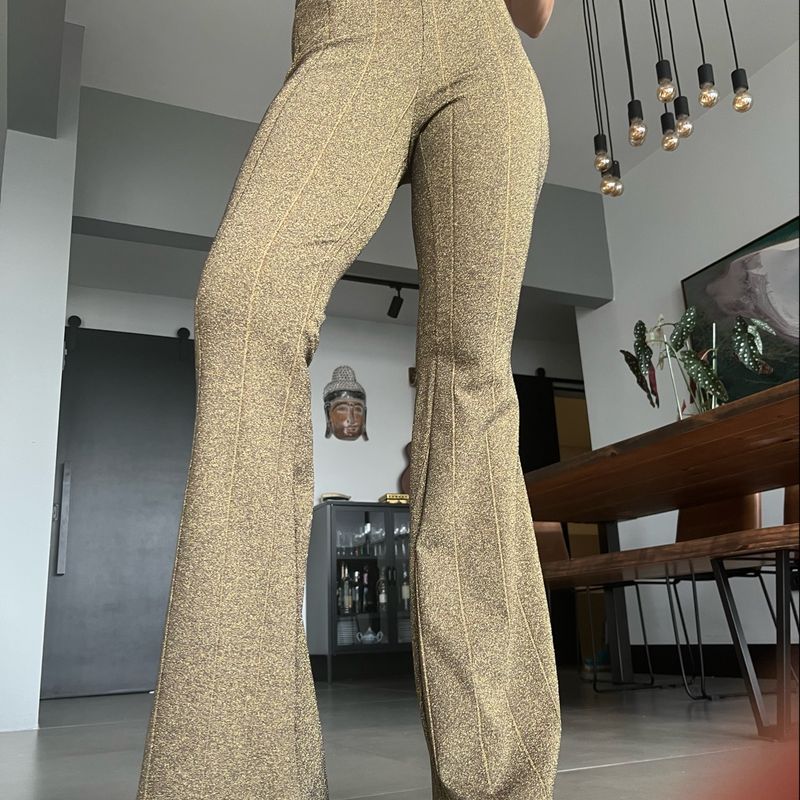 Calça store flare dourada