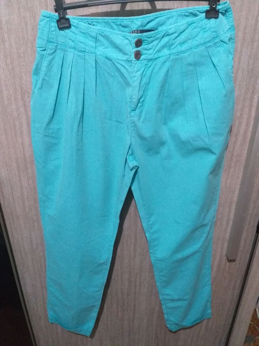 calça azul celeste
