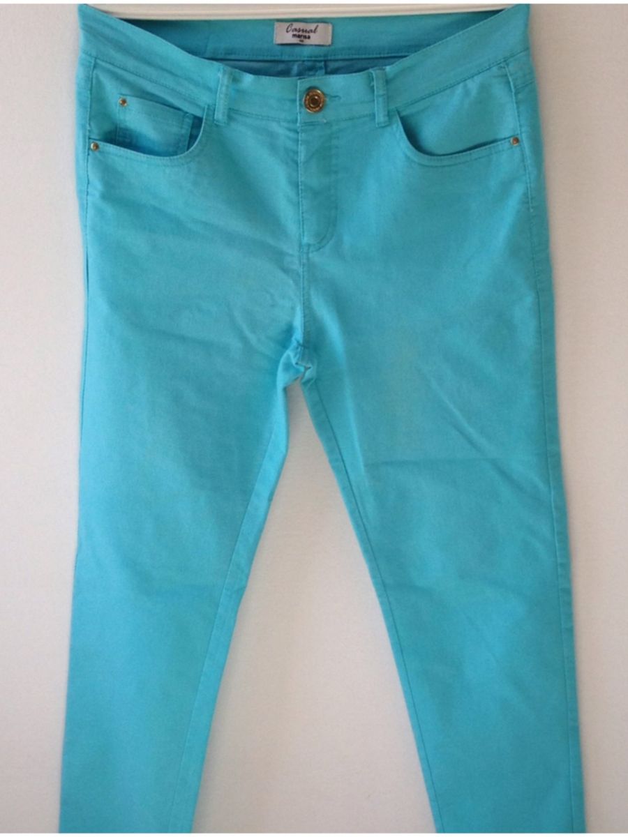 calça azul celeste