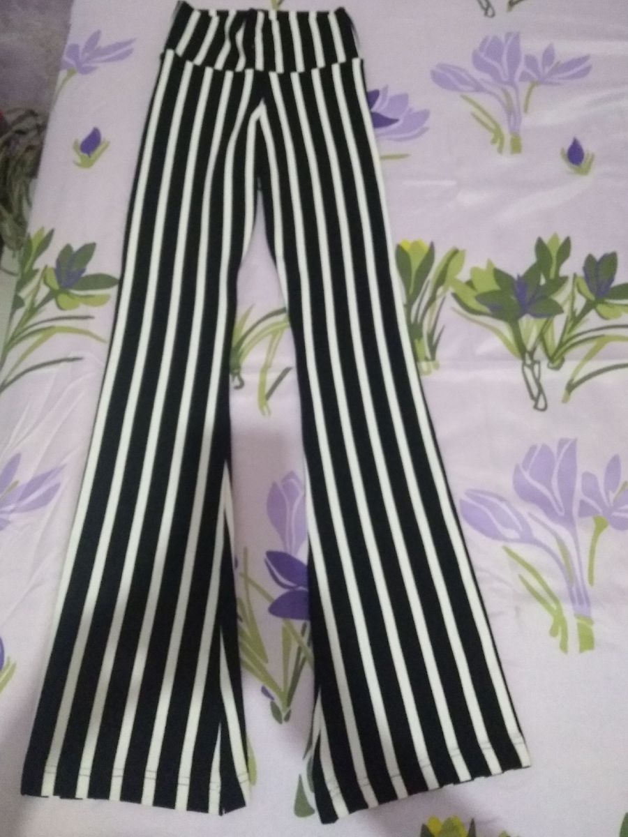 calça boca de sino listrada