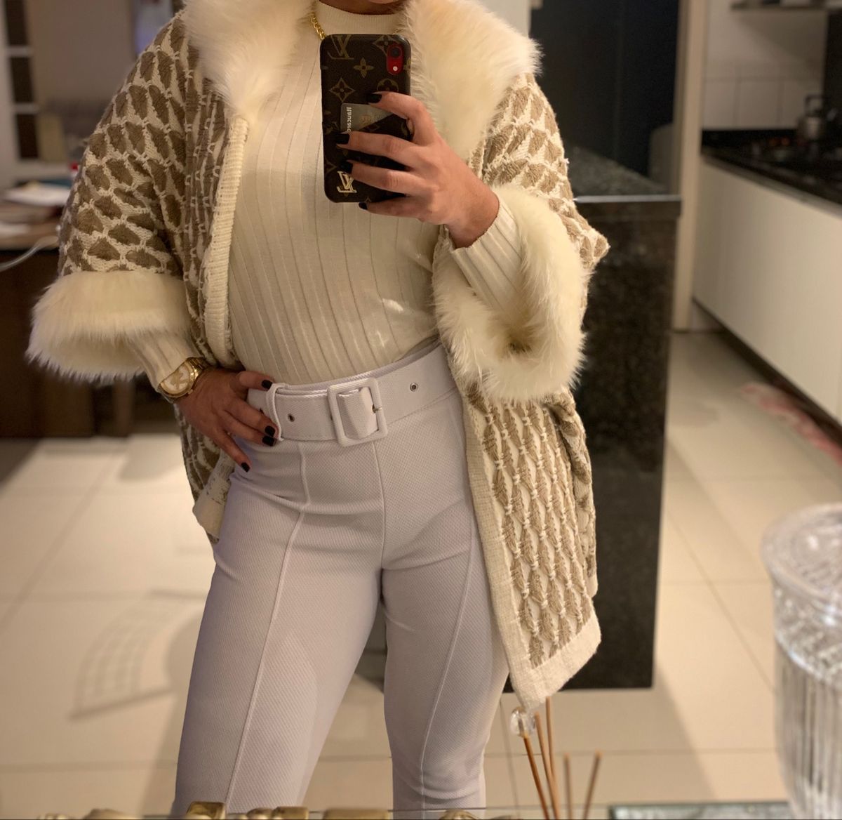 calça branca com cinto