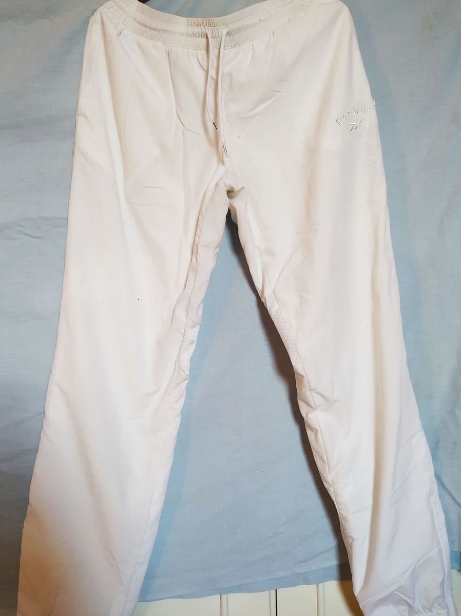 calça esportiva branca