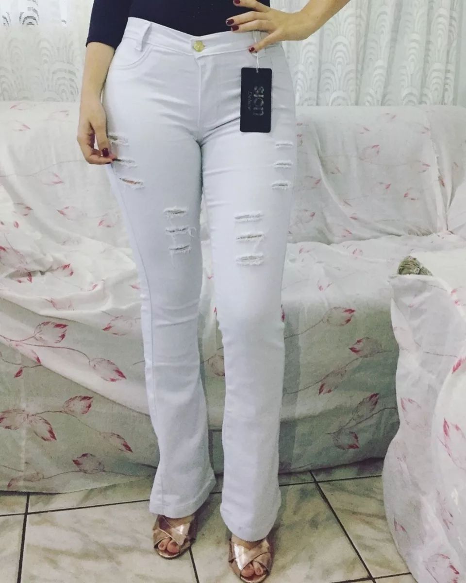 calça branca flare feminina
