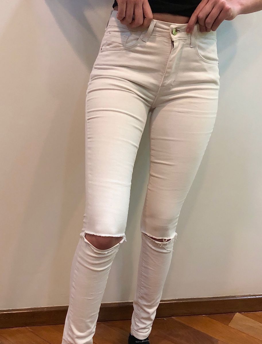 calça branca feminina rasgadinha