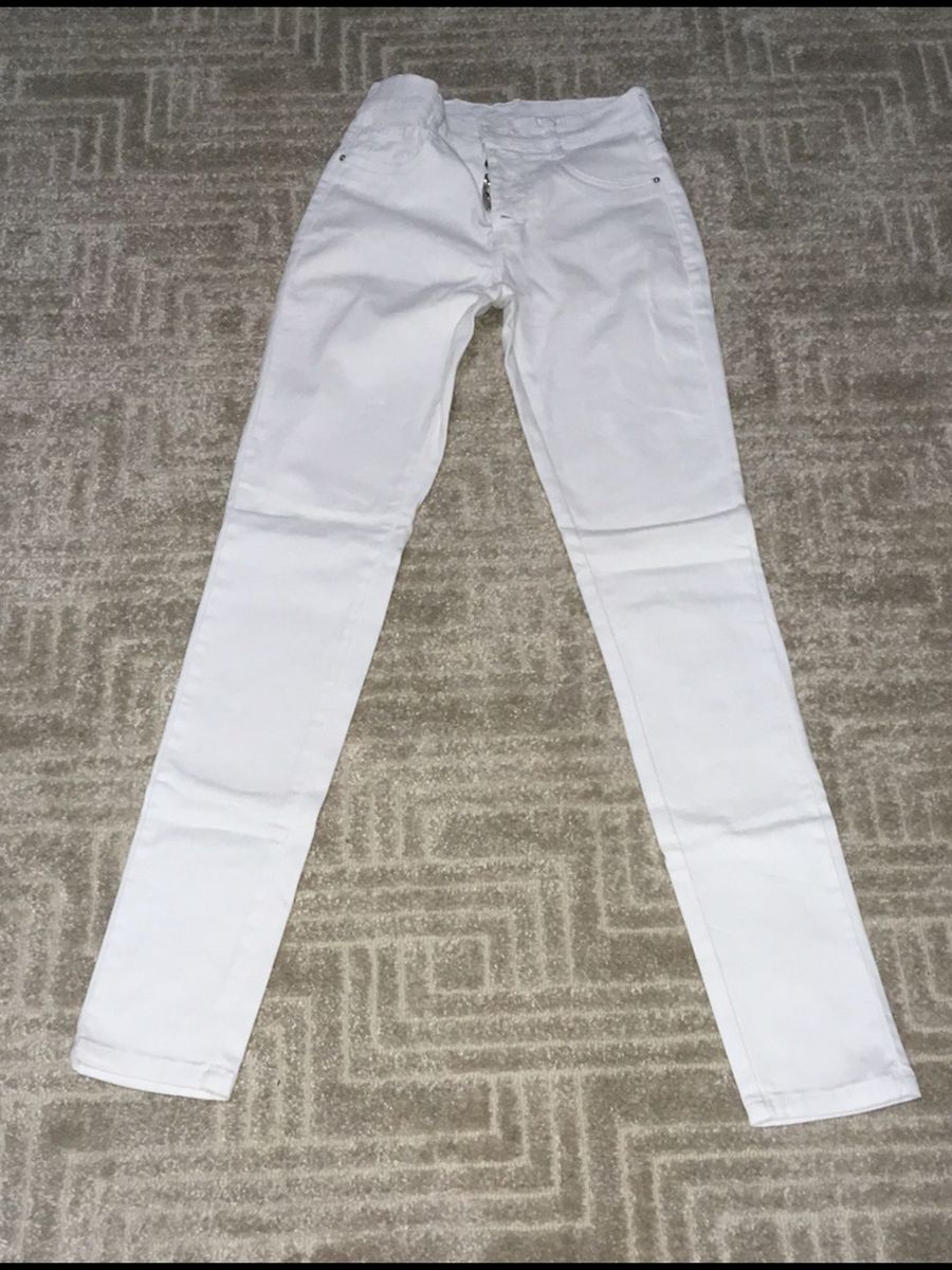 calça branca cintura alta sawary
