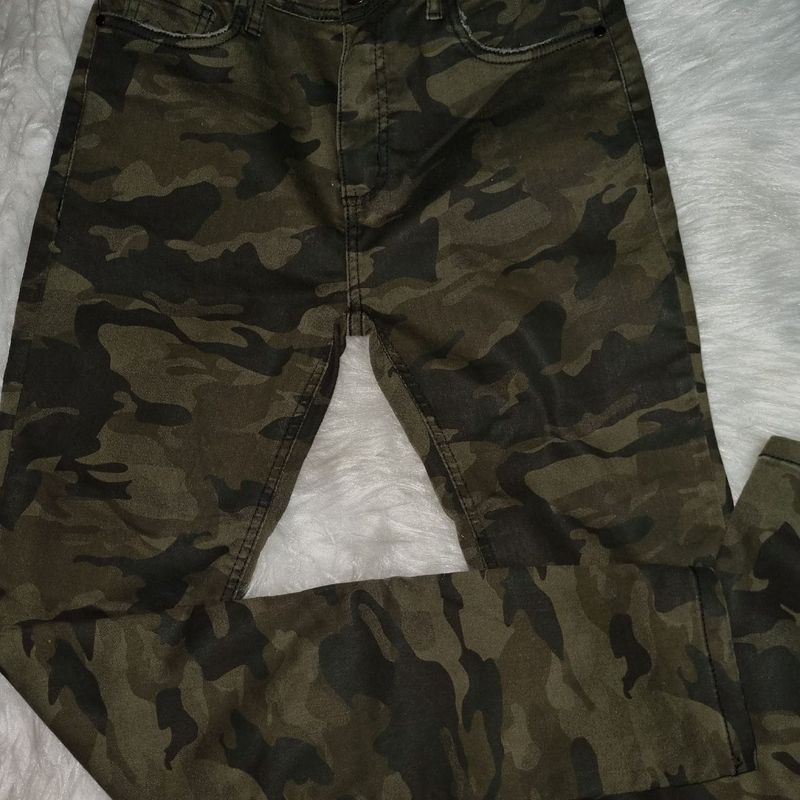 Calça camuflada best sale nike feminina