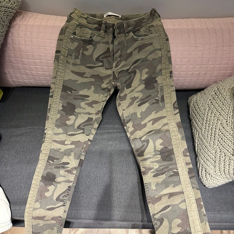 Calça feminina camuflada store zara