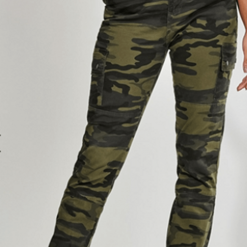 Calça camuflada best sale sarja feminina