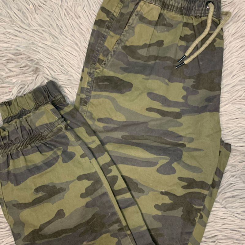 Calça camuflada best sale na renner