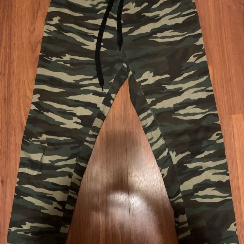 calça camuflada forever 21