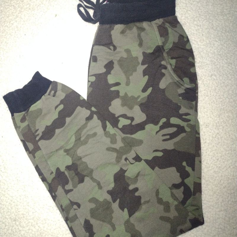 Calça camuflada moletom store feminina