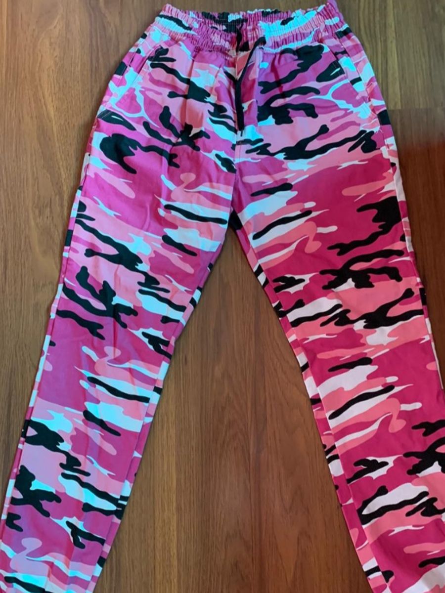 calça camuflada rosa feminina