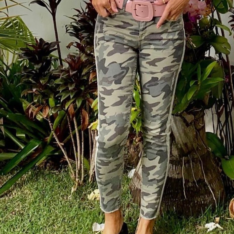 Calça best sale camuflada slim