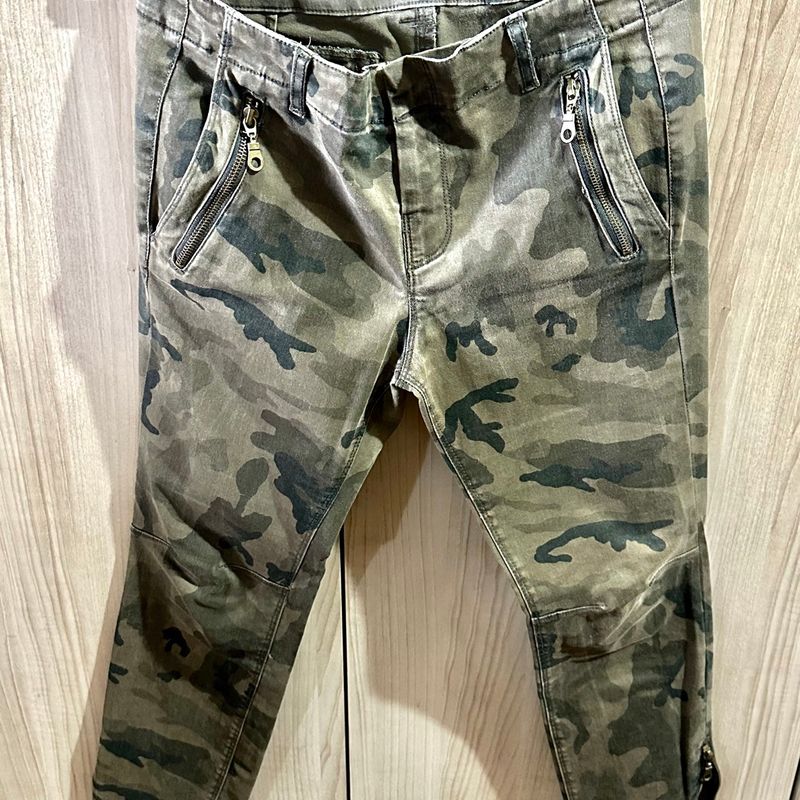 Calças store camufladas zara