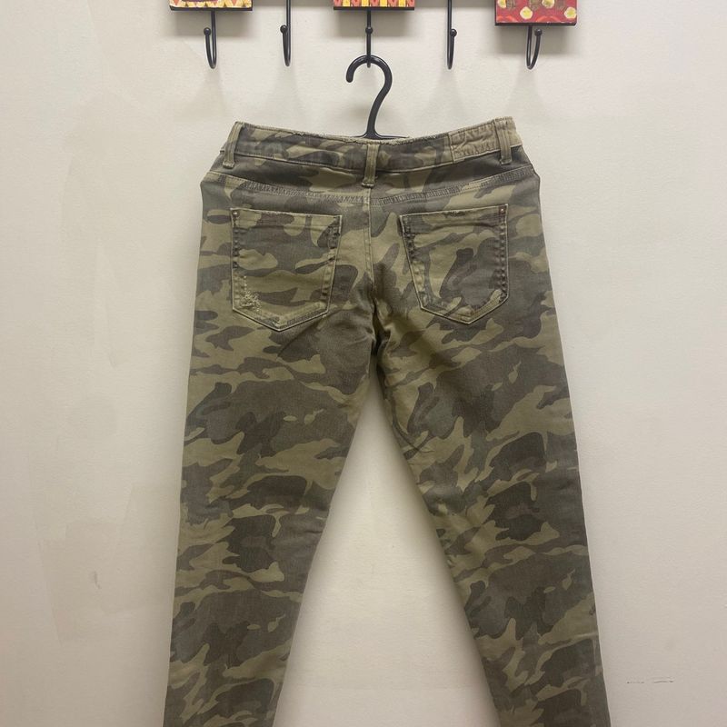 Calça store camuflada zara