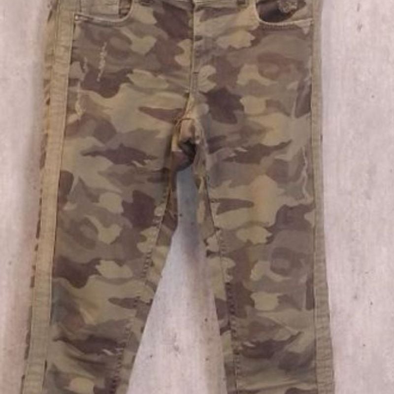 Calça sales camuflada zara