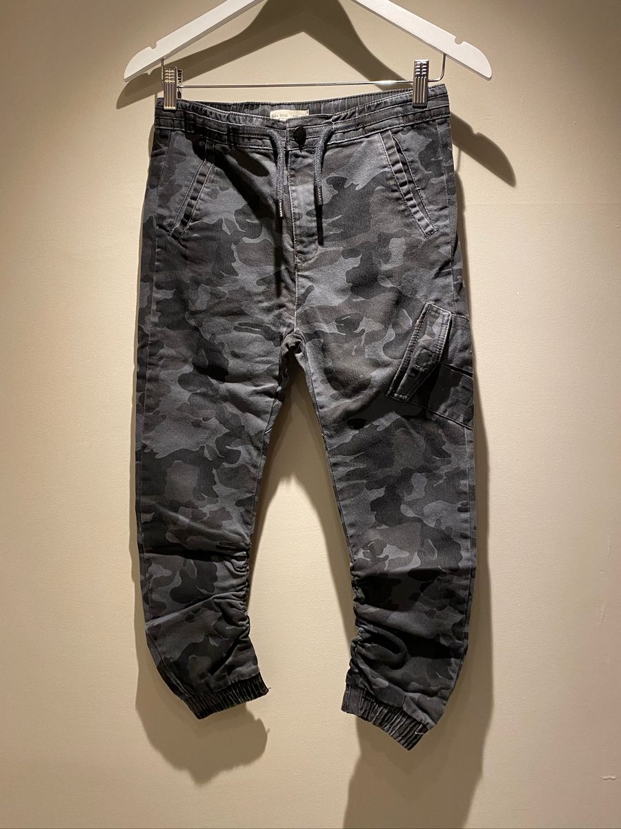 calça camuflada zara