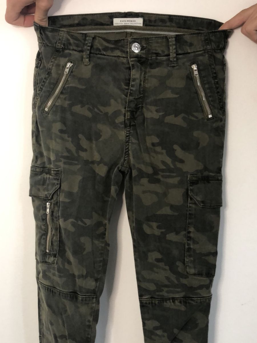 calça camuflada zara