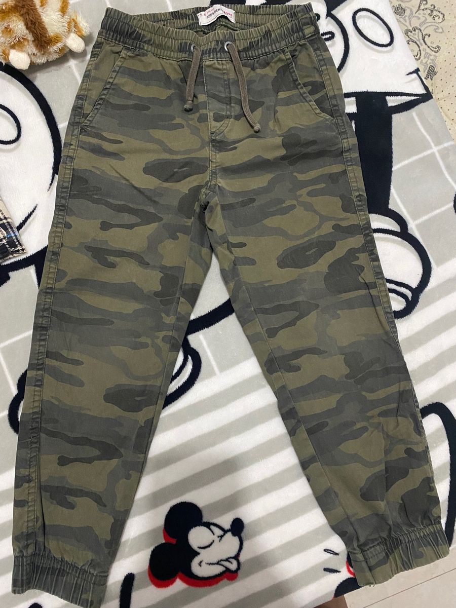 Calça camuflada na sales renner