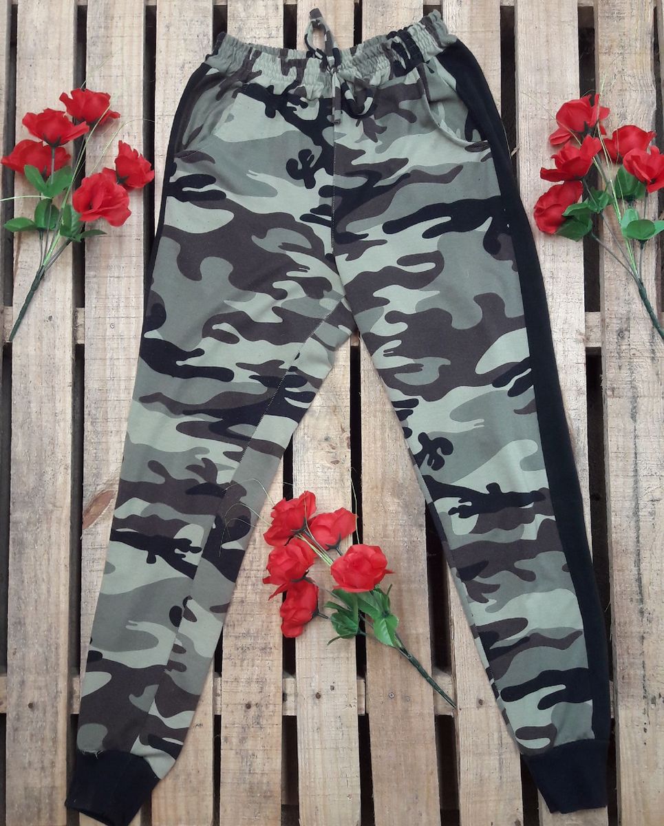 calça camuflada com punho