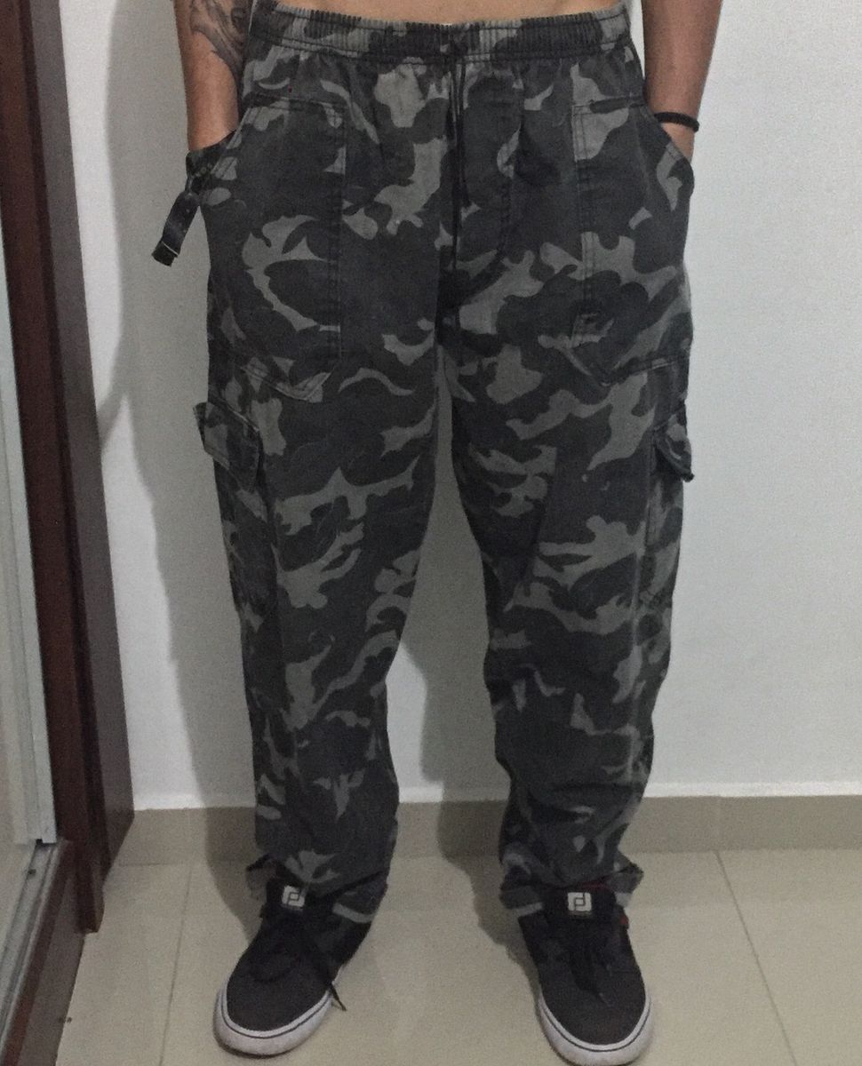 calça cargo camuflada