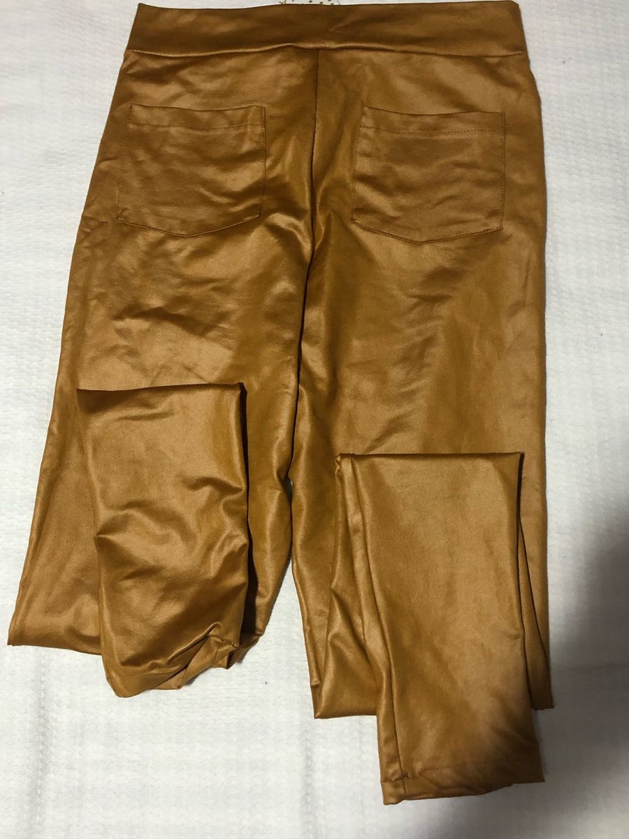 calça cirre dourada
