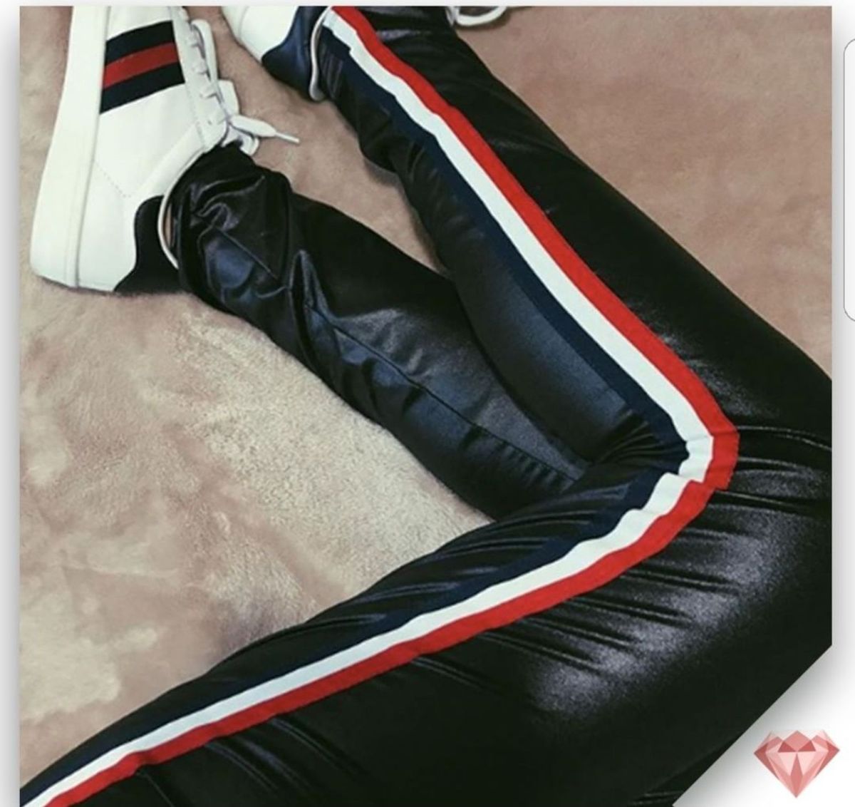 calça cirre com listra lateral