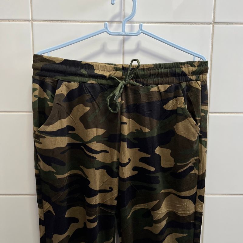 Calça com best sale estampa do exército