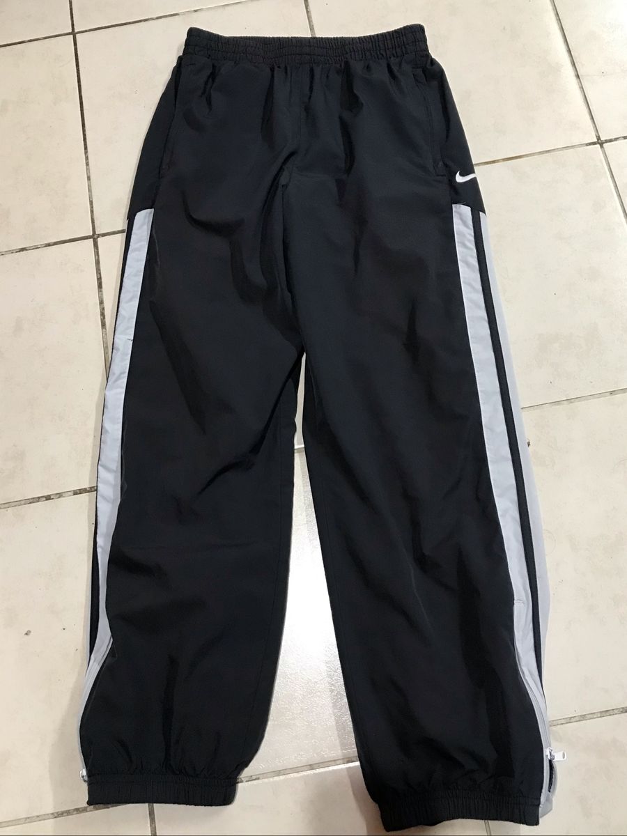 calça larga da nike