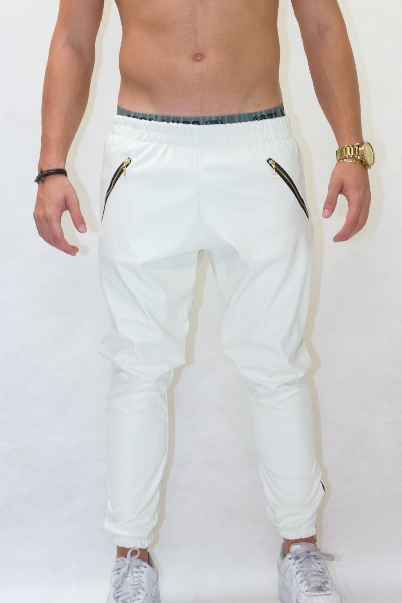 calça de couro branca
