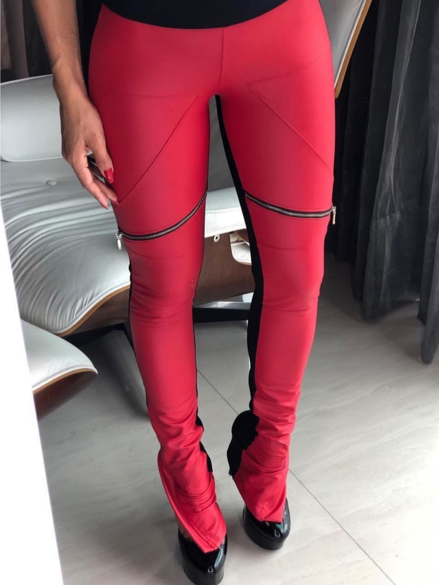 calça de couro vermelha