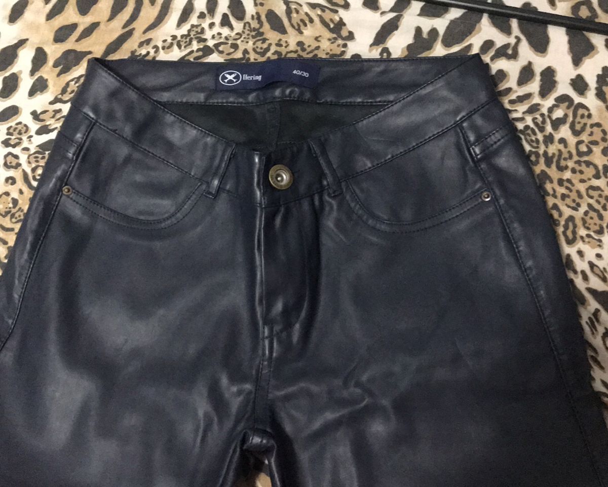 calça couro hering