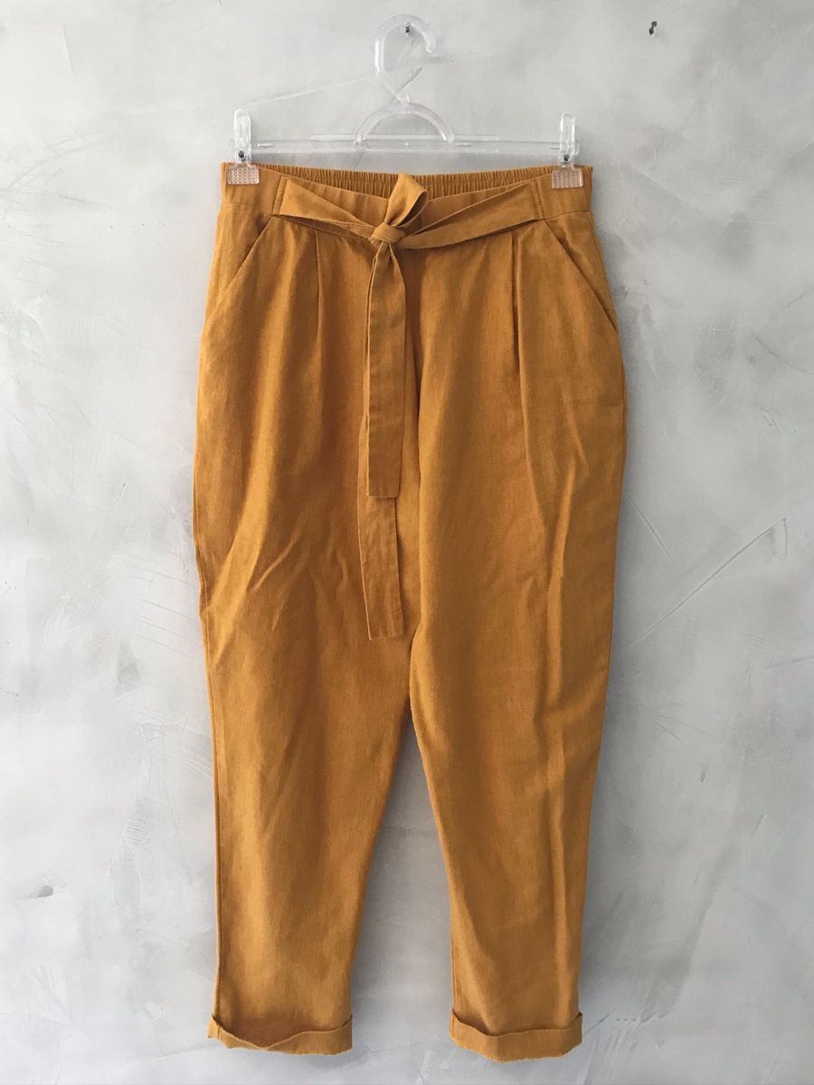 calça de linho amarela