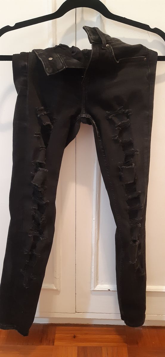 calça destroyed feminina preta