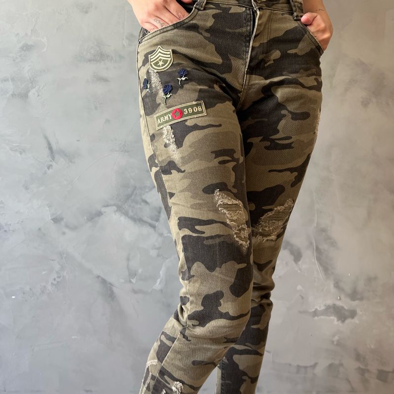 Calça com best sale estampa de exercito