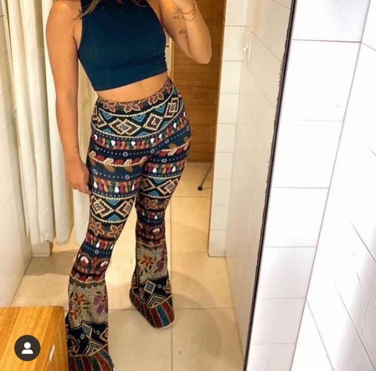 calça flare com brilho