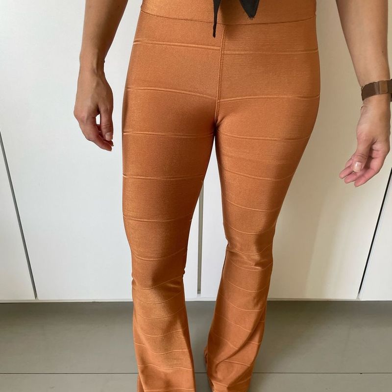 Calça flare best sale bege bandagem