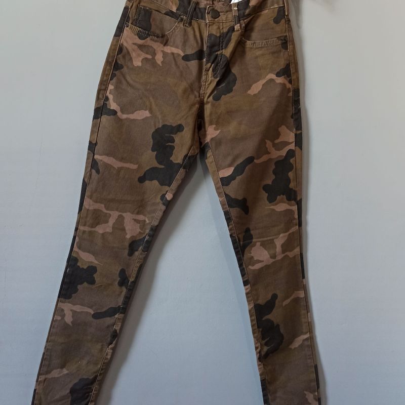 Calça camuflada hot sale cea