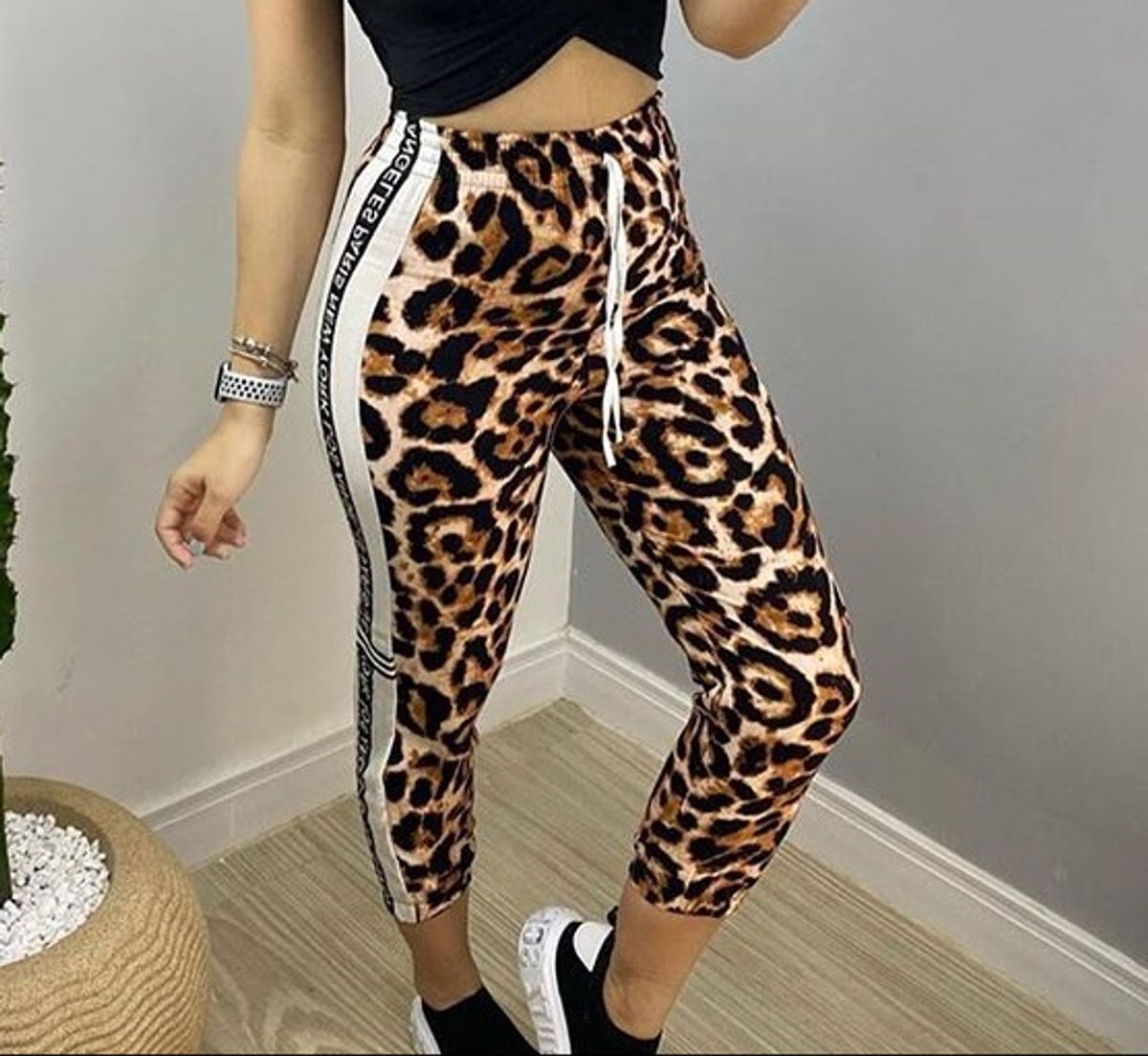 calça com listra de onça