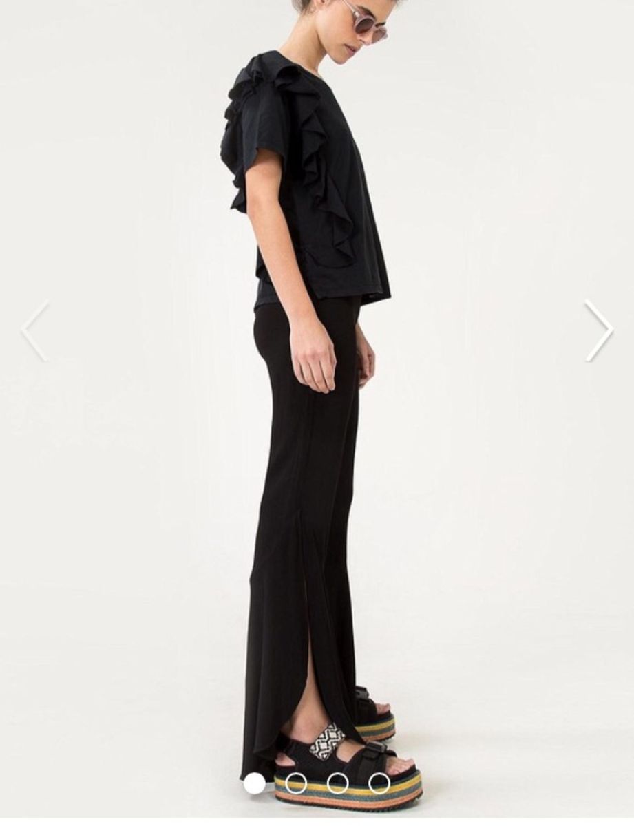 calça flare com babado
