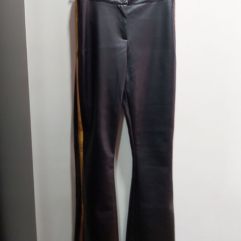 calça flare couro sintetico