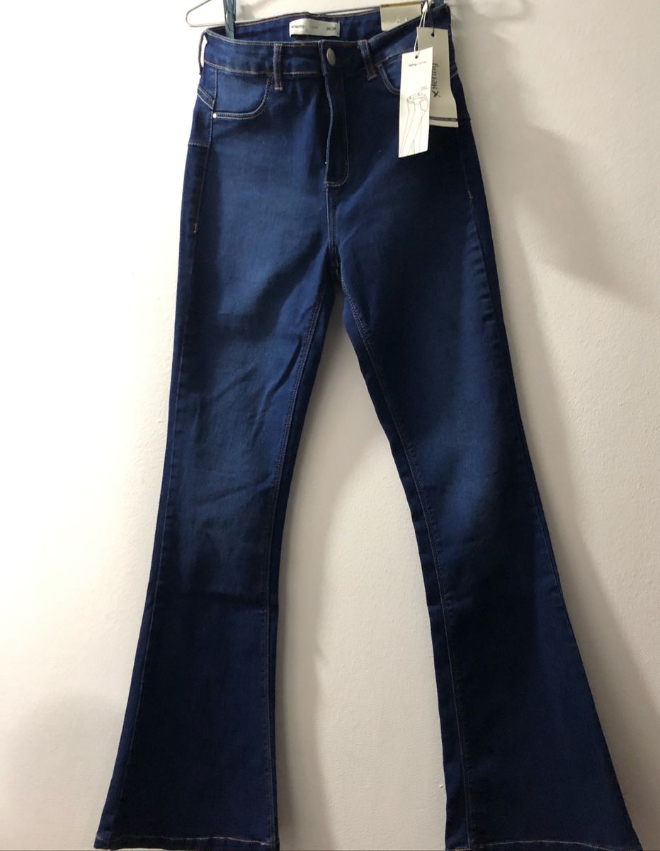 calça flare hering