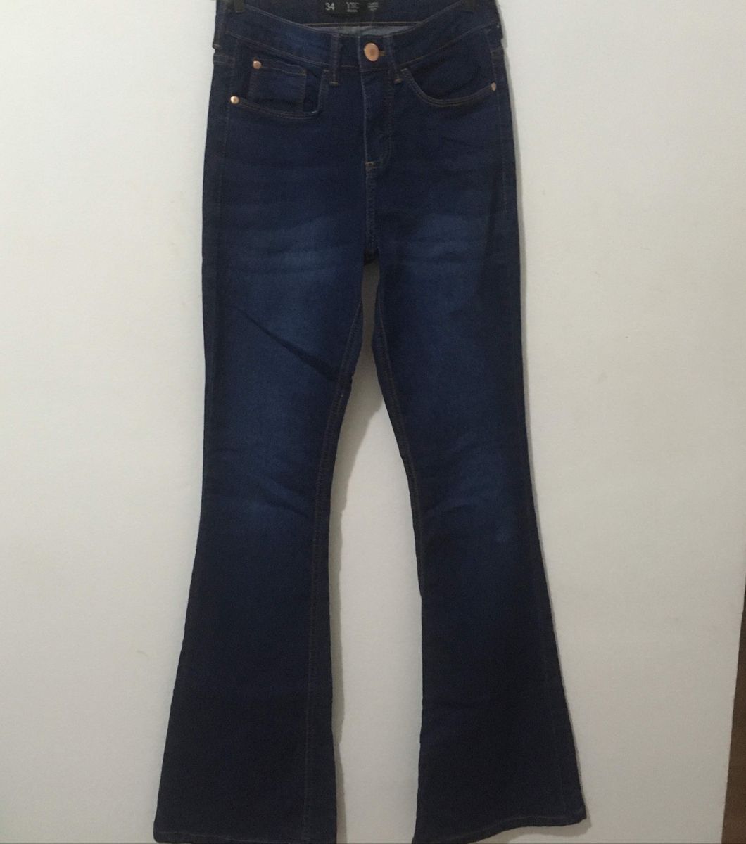 calça flare na renner