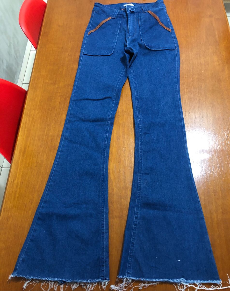 calça flare na renner